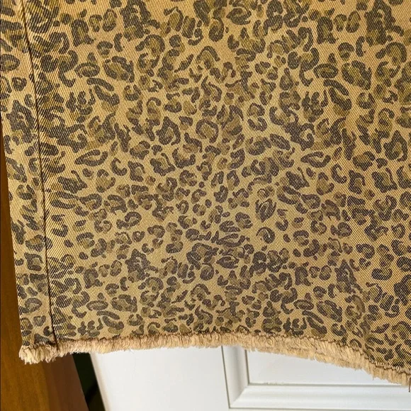 Blue Velvet brand Leopard Print Wide-Leg Pants button fly. - Picture 4 of 9